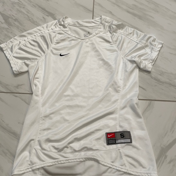 Women’s white Nike shirt - Picture 1 of 6